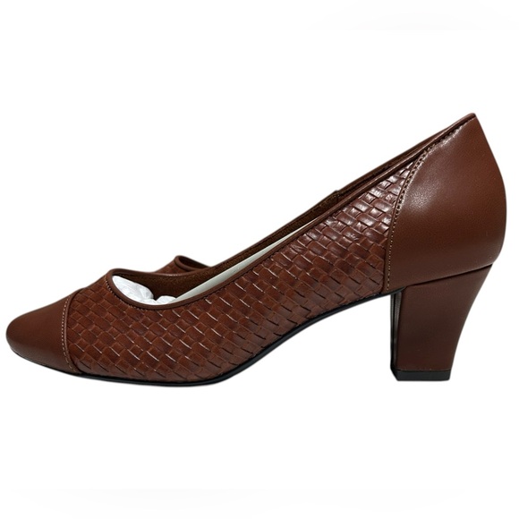 NWT easy street faux leather woven chocolate brown heels dress shoes low heel - Picture 5 of 16